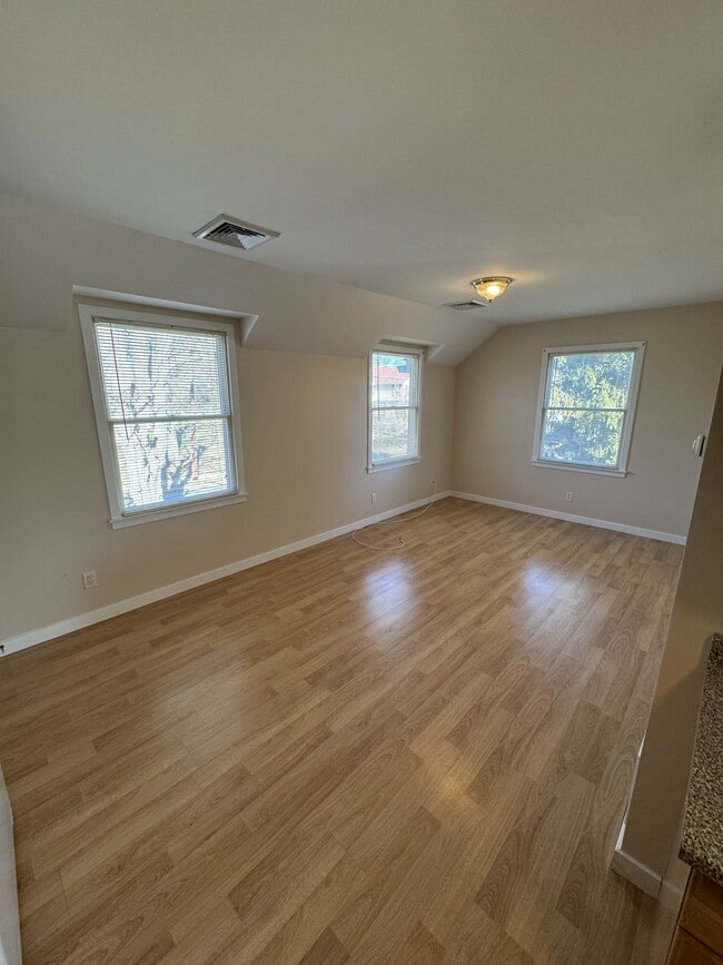 Building Photo - 20 W Franklin Ave