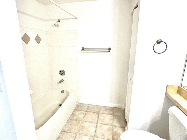 Building Photo - 9833 Baywinds Blvd