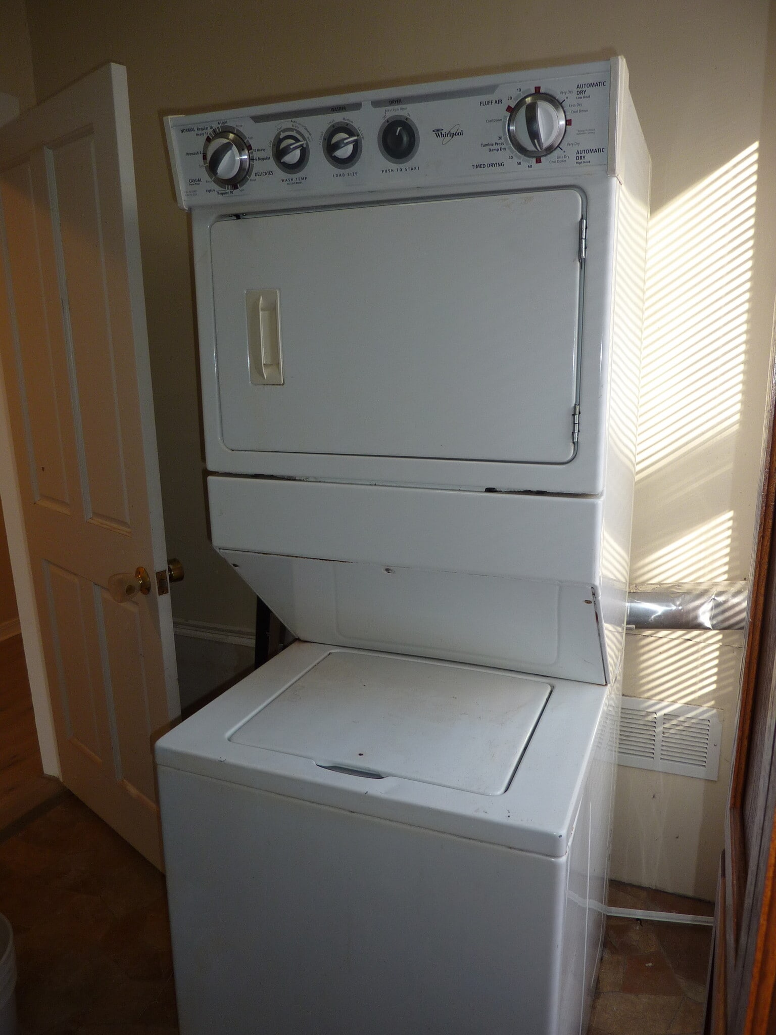 Building Photo - 27 Acker St W