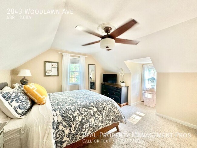 Building Photo - 2843 Woodlawn Ave