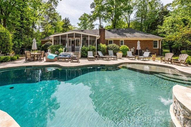 Building Photo - 10316 Whitethorn Dr