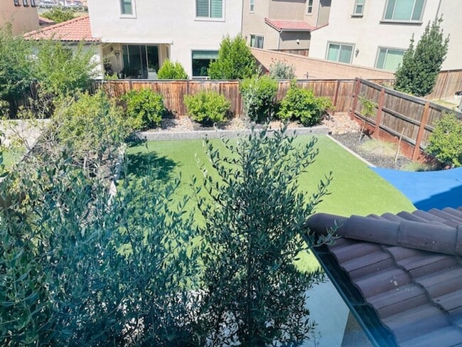 Building Photo - $2,395 Tesoro Viejo Gorgeous 2 Bed + Offic...