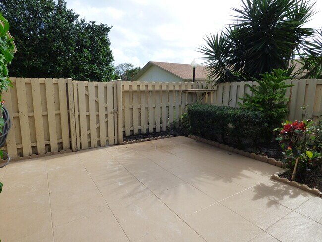 Building Photo - 729 NW 29th Avenue D Delray Beach Fl 33445