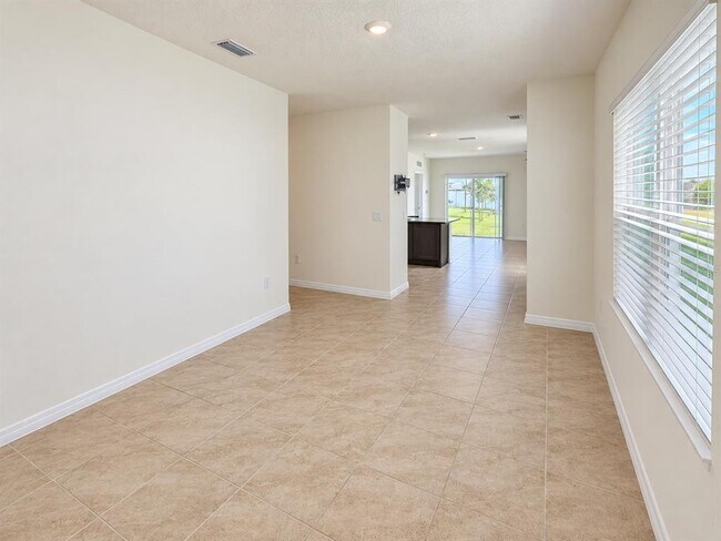 Building Photo - 1713 Southfork Dr