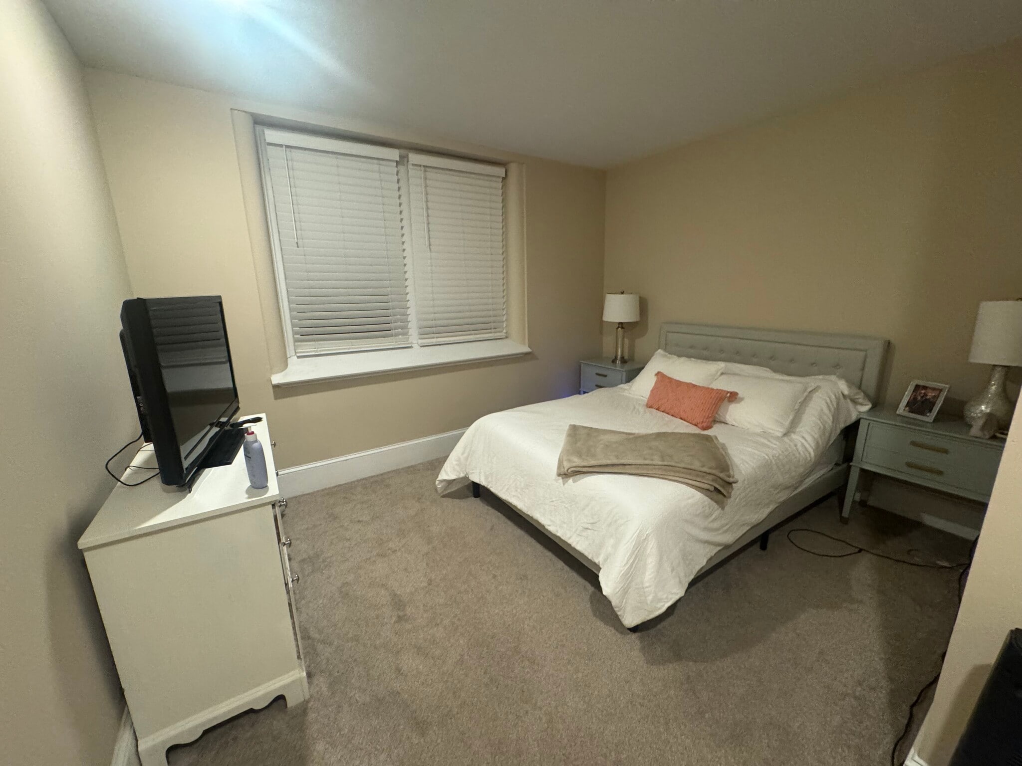 Master Bed with connecting bath - 803 E 6th St