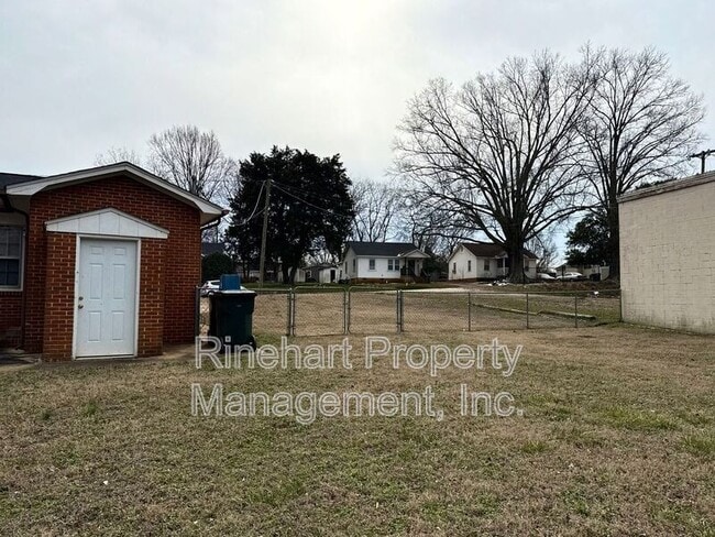 Building Photo - 1141 Eisenhower Rd