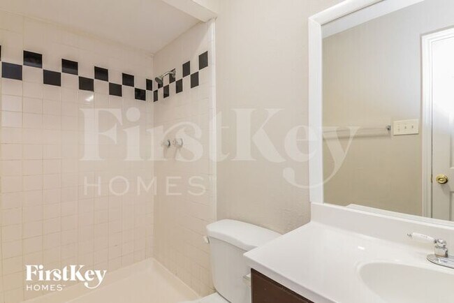 Building Photo - 8822 Westfield Dr