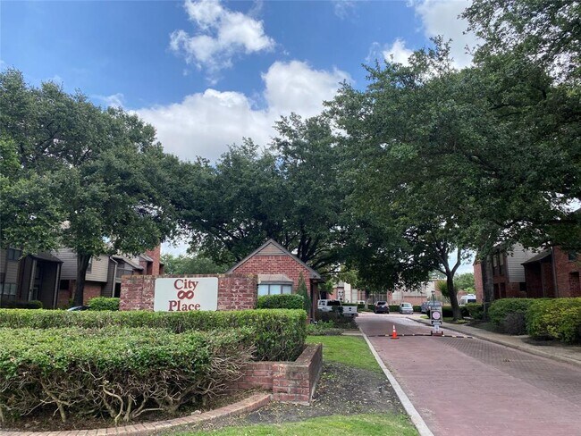 Building Photo - 7447 Cambridge St