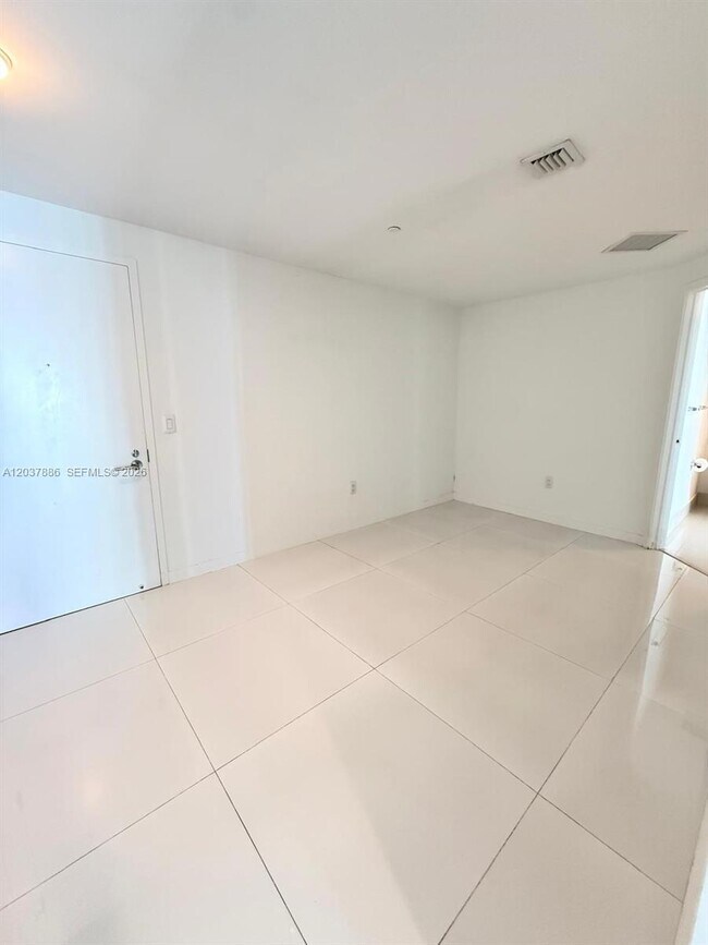 Building Photo - 1100 S Miami Ave