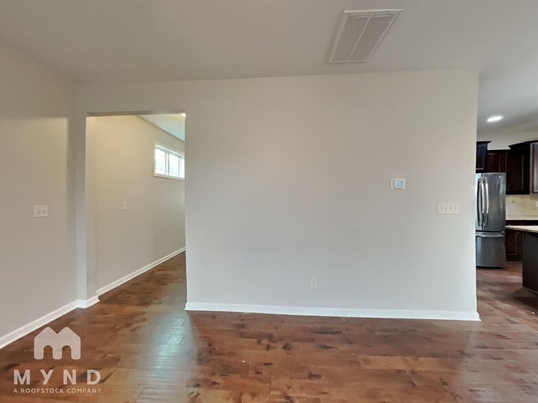 Building Photo - 225 E Webber Ln