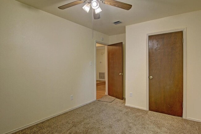 Building Photo - 11401 Woodway Creek Dr
