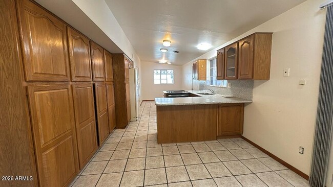 Building Photo - 35 E James Dr