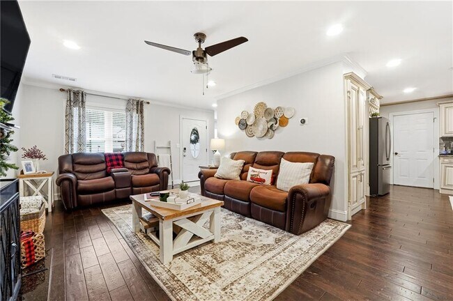 Building Photo - 5960 River Ridge Ln