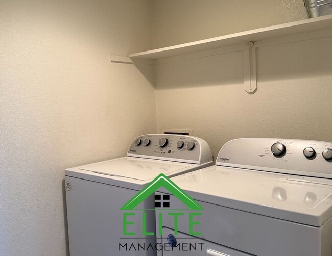 Building Photo - Prime location in Communications Hill with...