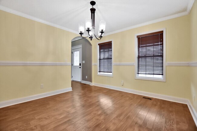 Building Photo - Pet Friendly Four Bedroom!
