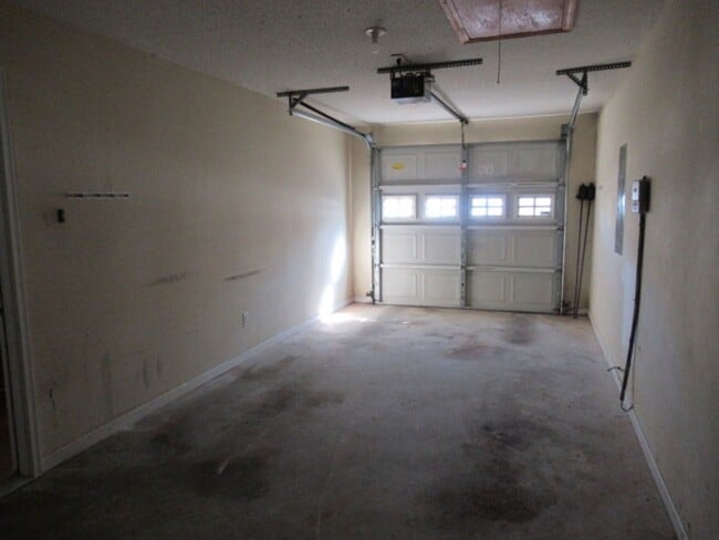 Building Photo - 105 Ashgate Way