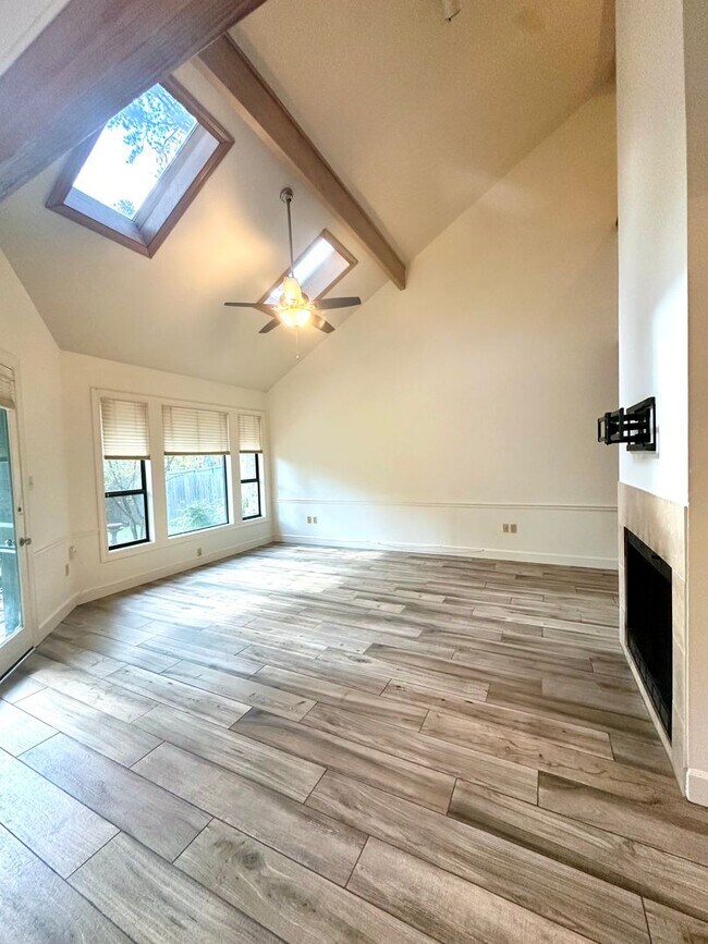 Building Photo - White Oak Common 3BR 2 1/2BA