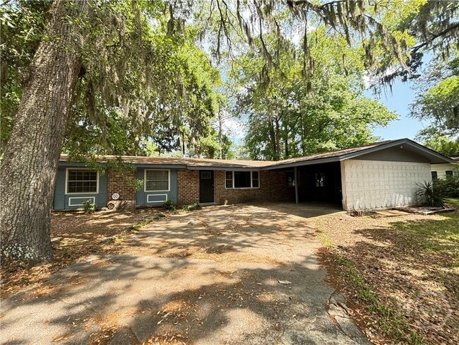 Building Photo - 12434 Largo Dr