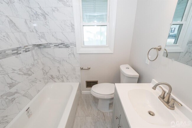 Building Photo - 209 Runyon Ave