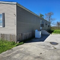 Building Photo - 318 St Charles Bypass