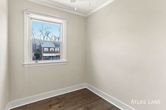Building Photo - Professionally Managed  & Recently Renovat...