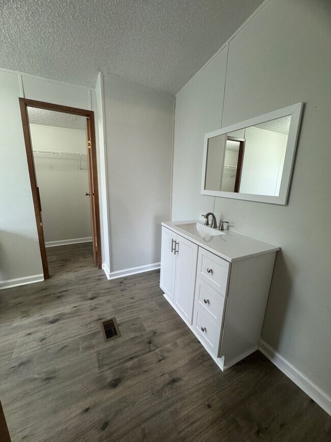 Building Photo - 204 Moss Creek Ln