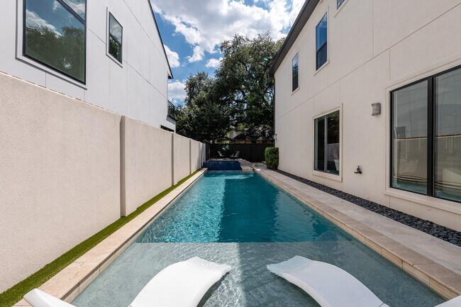 Building Photo - 1409 Indiana St