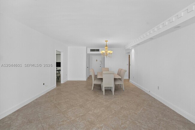 Building Photo - 5001 Collins Ave
