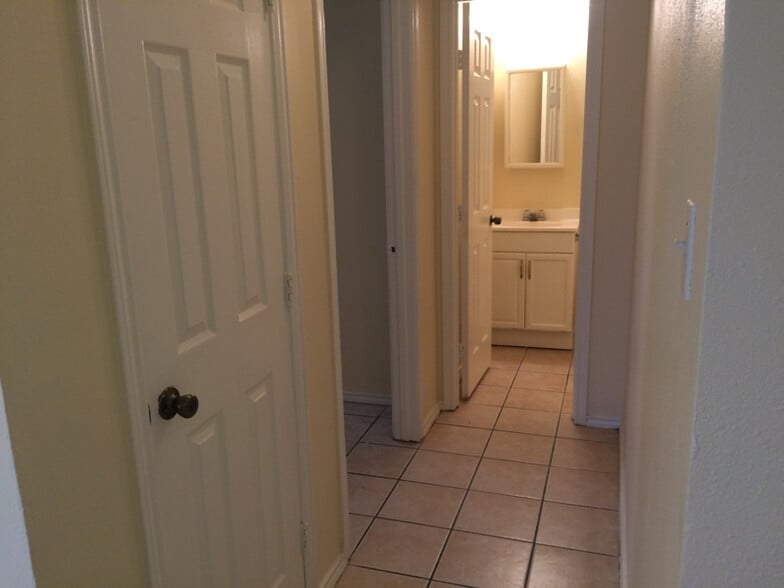 Building Photo - 7660 Oak Chase