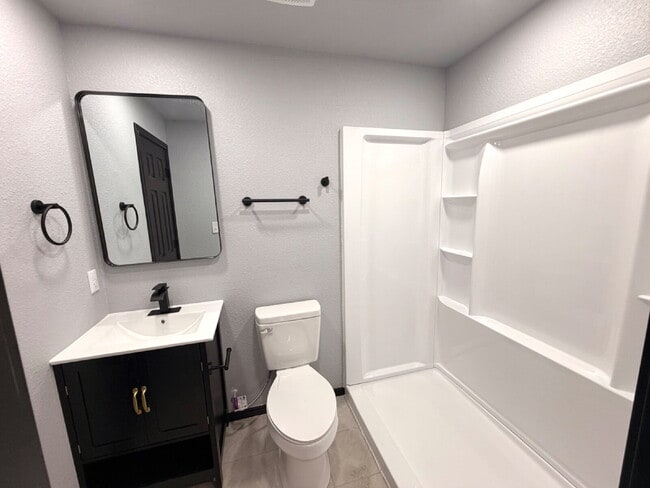 Building Photo - Move in Special, $500 off first full month of rent!