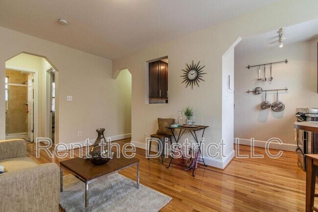 Building Photo - 1367 K St SE