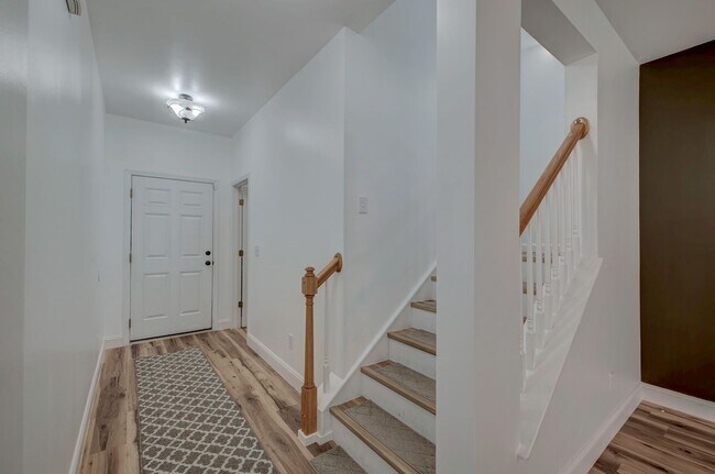 Building Photo - 208 Woodbrook Way