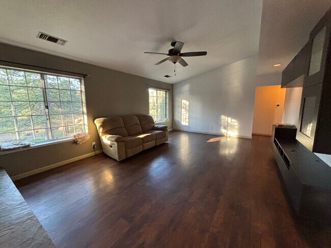 Building Photo - 3181 Hanson Hollow Rd