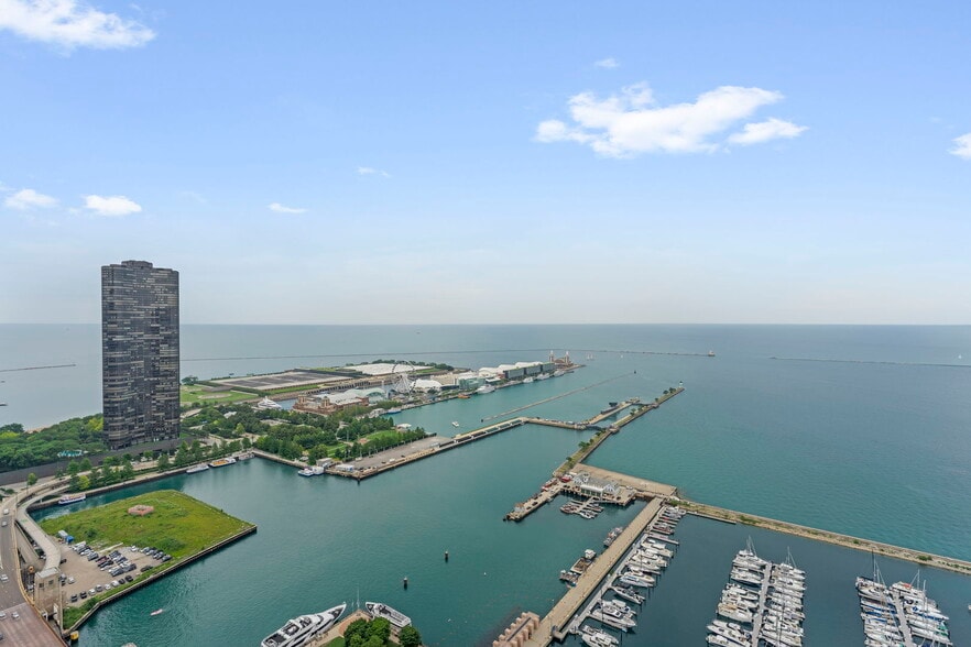 Building Photo - 211 N Harbor Dr