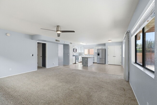 Building Photo - 10008 E Paseo San Ardo