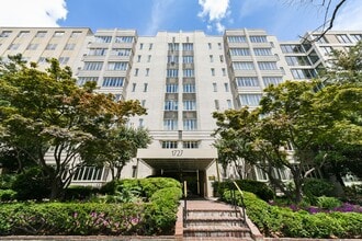 Building Photo - Dupont Circle Studio Apartment W/Roof Top,...