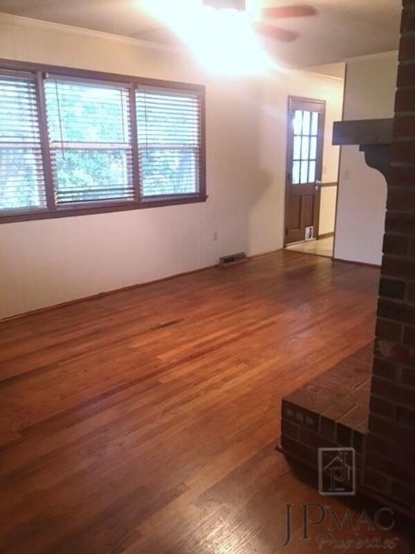 Building Photo - 703 Ikes Rd