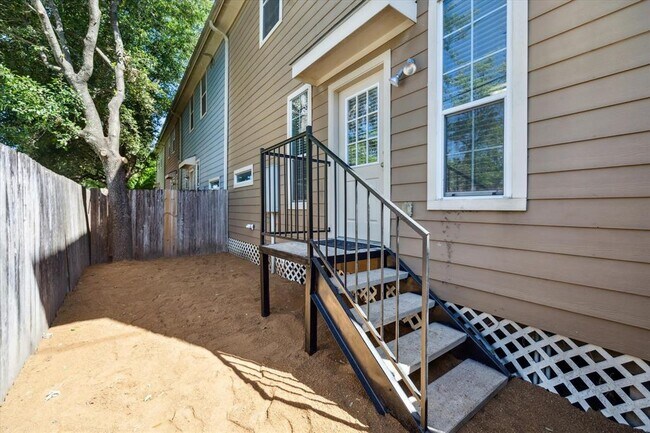 Building Photo - 2624 Detering St