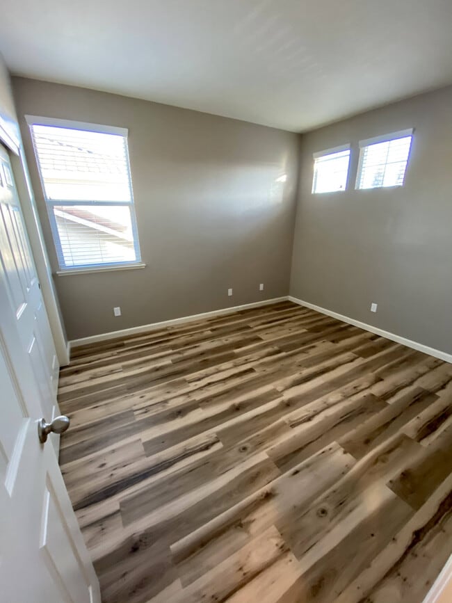 Building Photo - 1001 La Paloma St