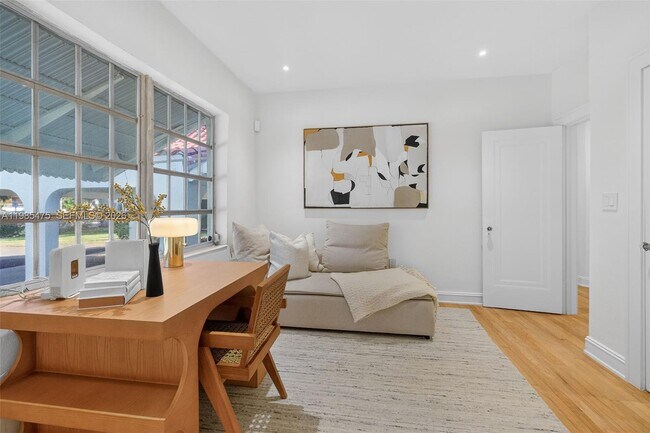 Building Photo - 1305 Alhambra Cir