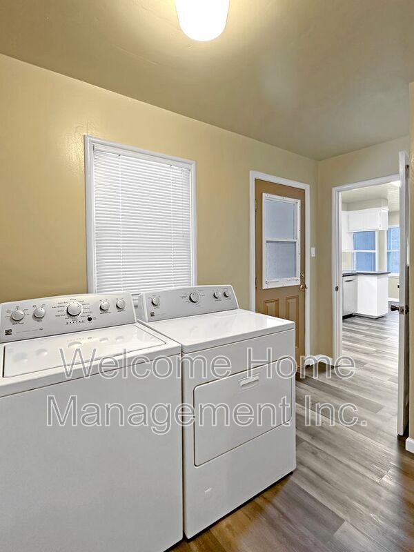 Building Photo - 1228 Sandelin Ave