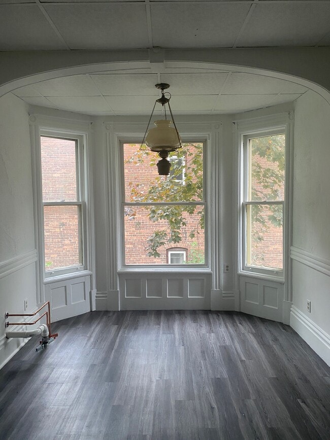 Building Photo - 12 E Sunnyside Way