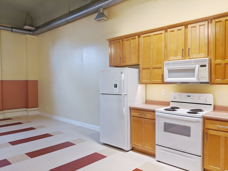 Building Photo - Redmen - Residential