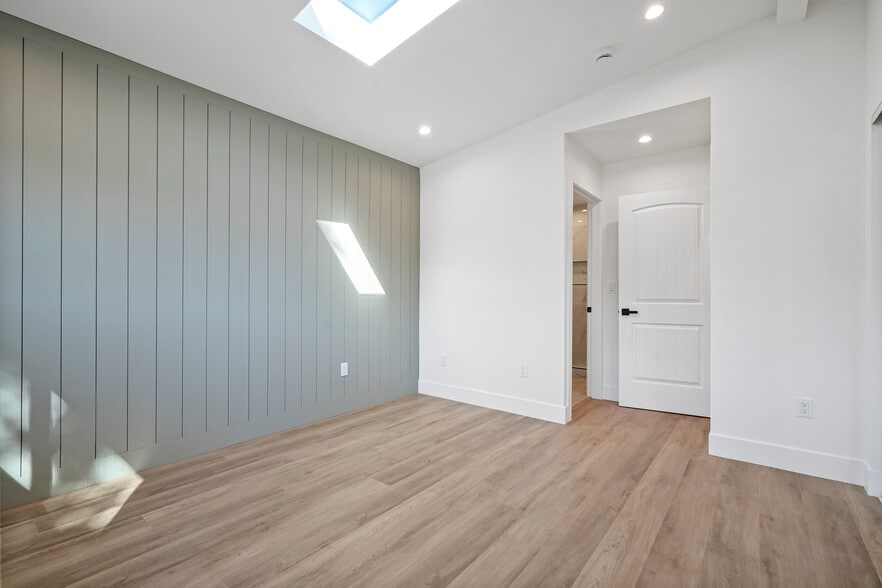 Building Photo - 10028 Shoup Ave