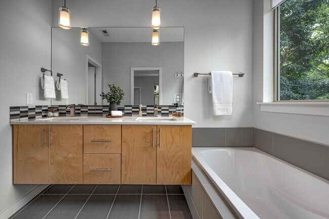 Building Photo - Modern Elegance! Eastmoreland Stunner! Pre...