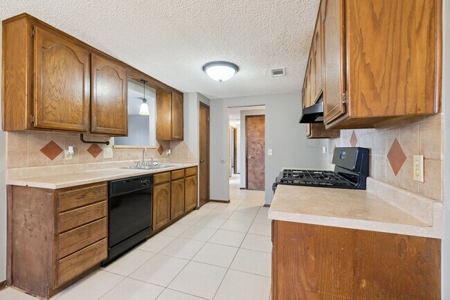 Building Photo - 1205 Swan Lake Rd