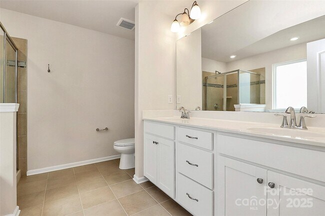 Building Photo - 16027 Harbor Hill Dr