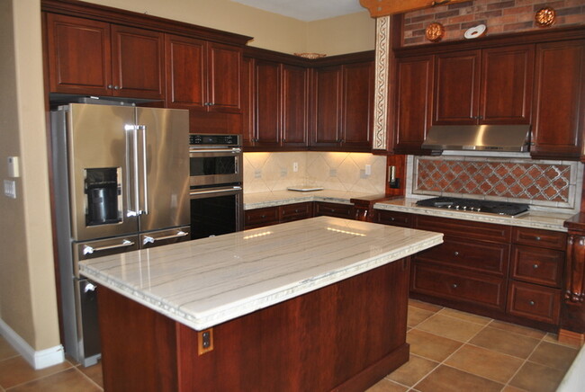Building Photo - Gorgeous 4 Bedroom Home in the Stonebriar ...
