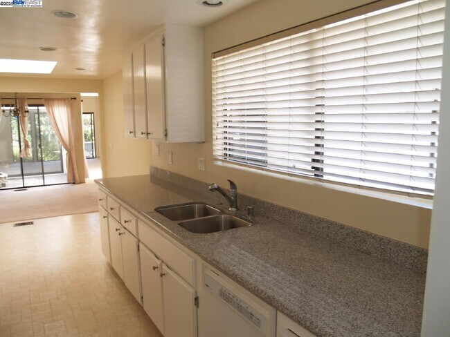 Building Photo - 515 Rolling Hills Ln