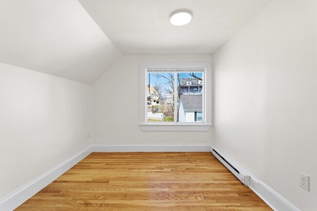 Building Photo - 70 Bellevue St